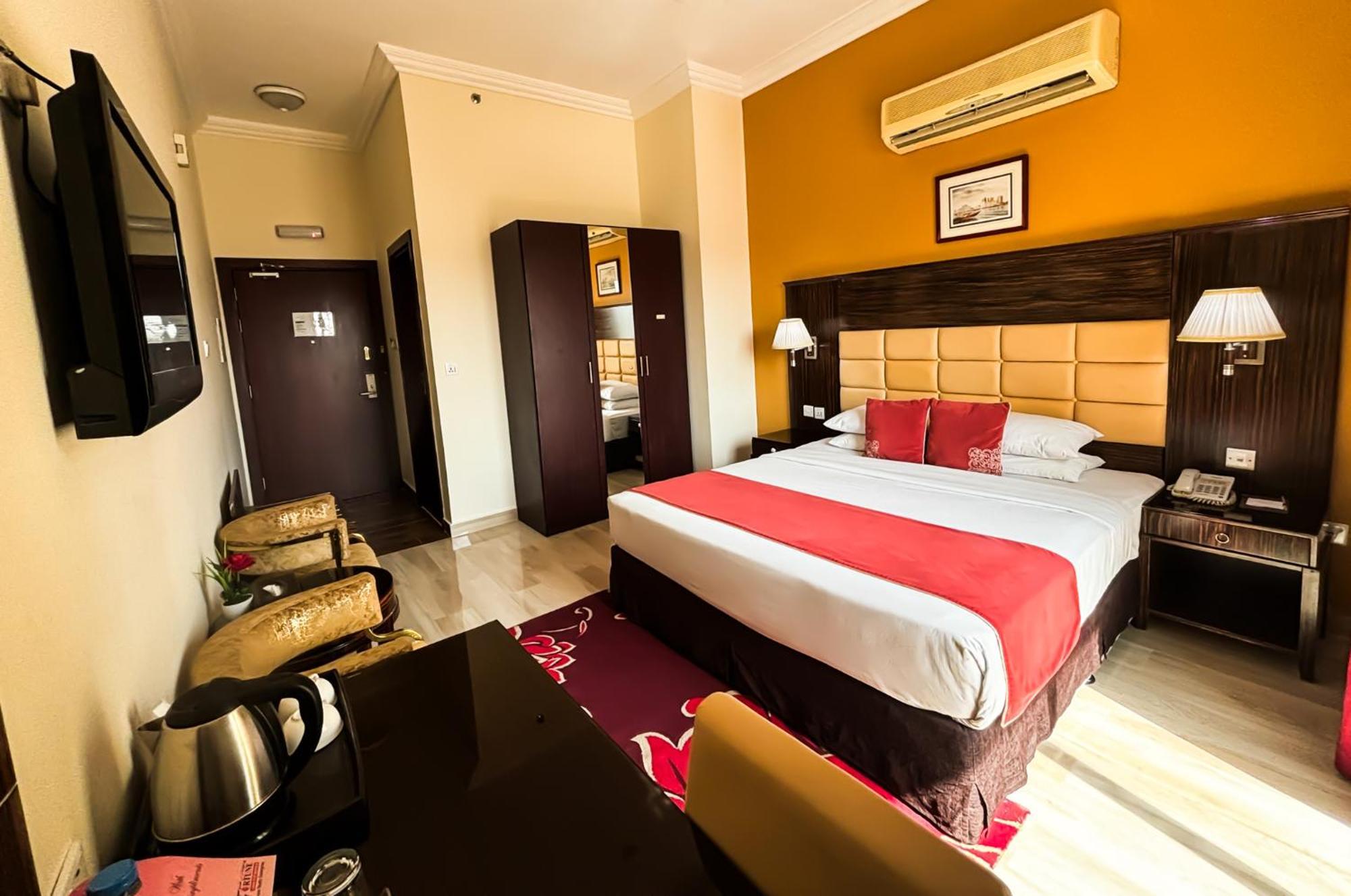 Fortune Hotel Deira Дубай Екстериор снимка